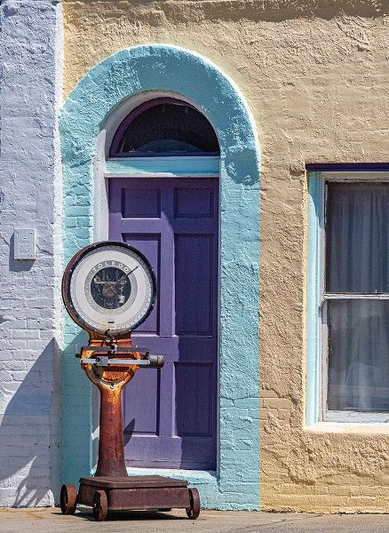Gulin, Sylvia 아티스트의 USA-Washington State-Pomeroy Colorful old building with arched windows and doorway with scale작품입니다.